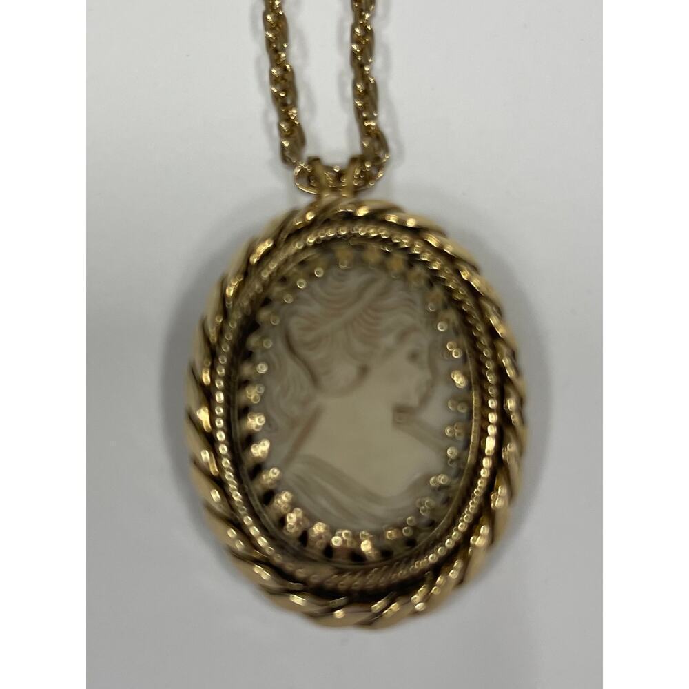 Gold Necklace with Lovely Cameo Pendant.  WA 412